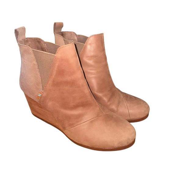 TOMS Kelsey Boots WOMENS 9 PRE-OWNED Leather Suede Taupe Wedge Bootie 10015788 - Picture 1 of 15